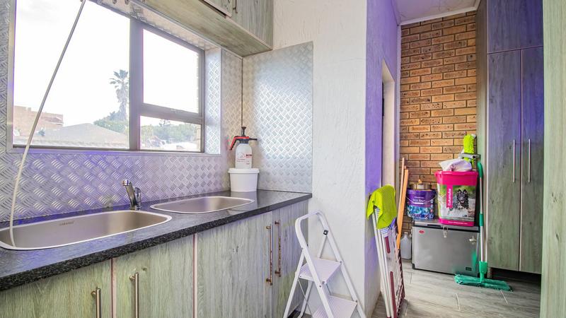 6 Bedroom Property for Sale in Dana Bay Western Cape